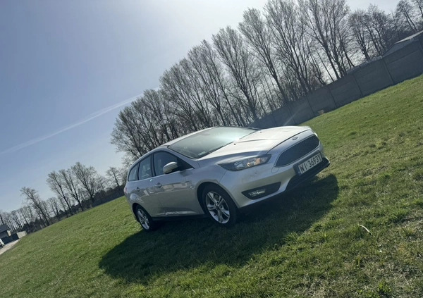 Ford Focus cena 19200 przebieg: 200000, rok produkcji 2015 z Warszawa małe 67